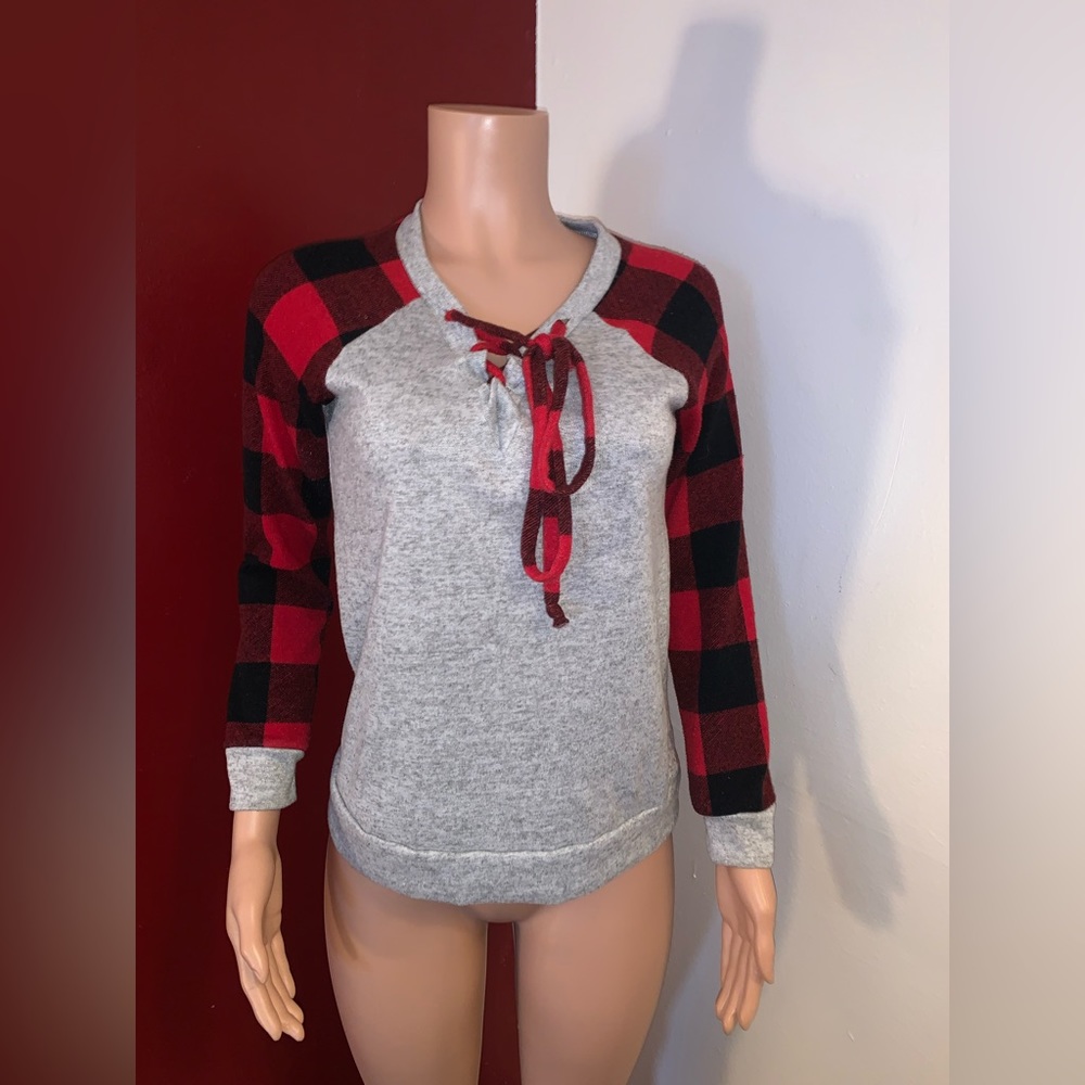 Women’s Hailey & Co Plaid Sleeve Top
